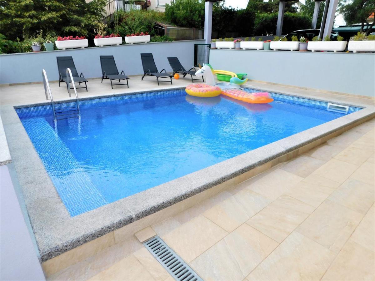 Apartman "Sabine Red" With Heated Pool Омишаль Экстерьер фото