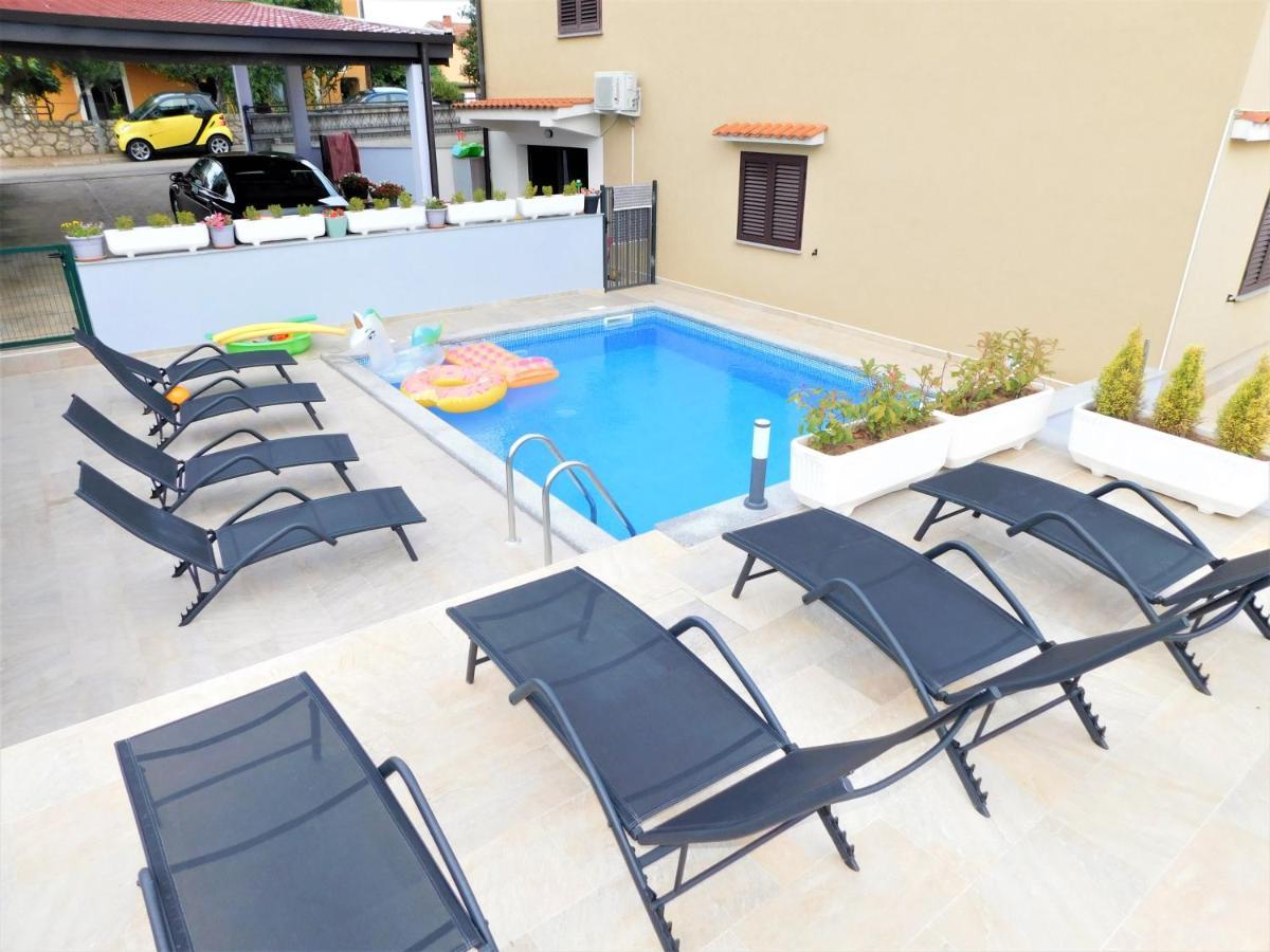 Apartman "Sabine Red" With Heated Pool Омишаль Экстерьер фото