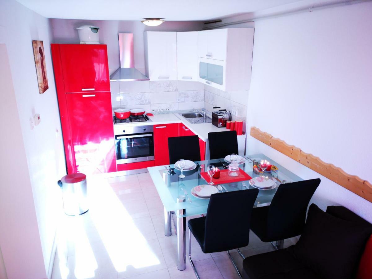 Apartman "Sabine Red" With Heated Pool Омишаль Экстерьер фото