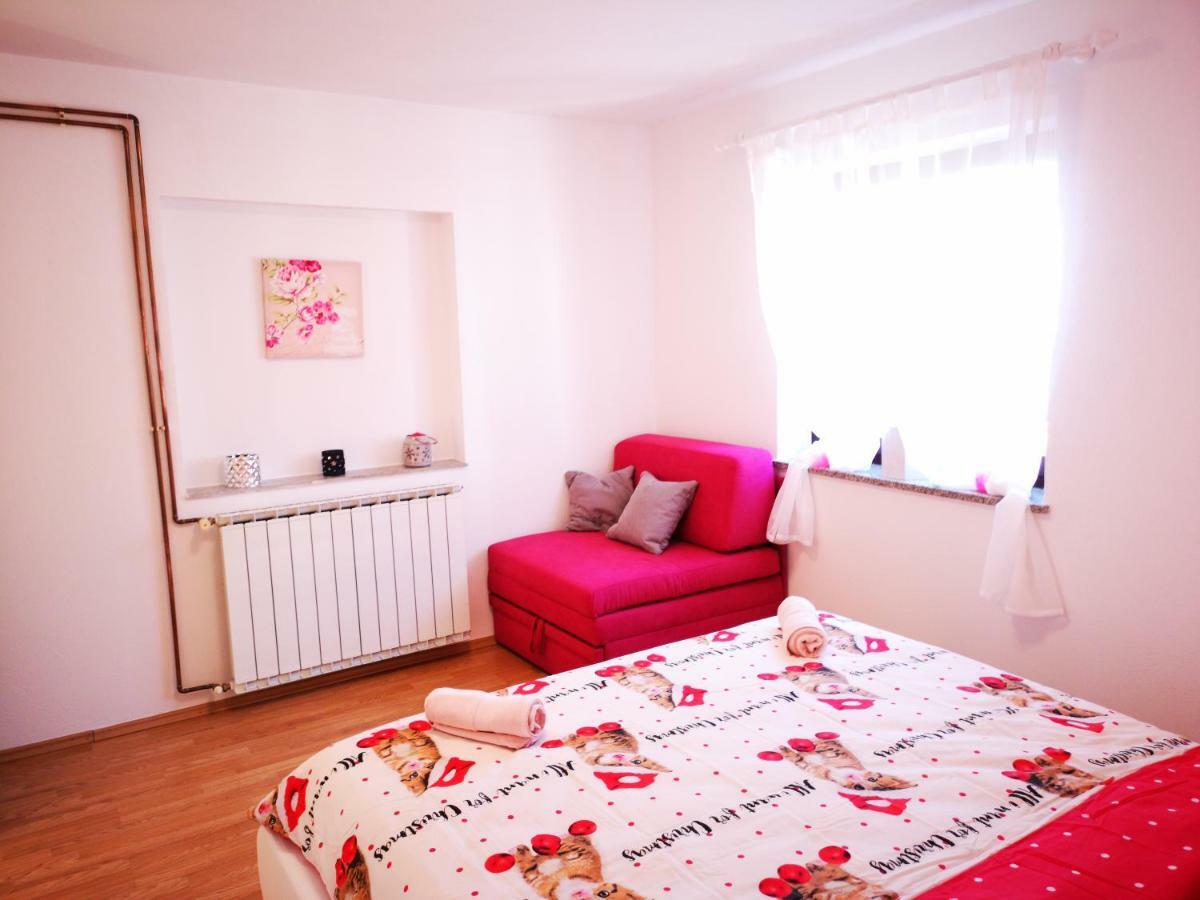 Apartman "Sabine Red" With Heated Pool Омишаль Экстерьер фото