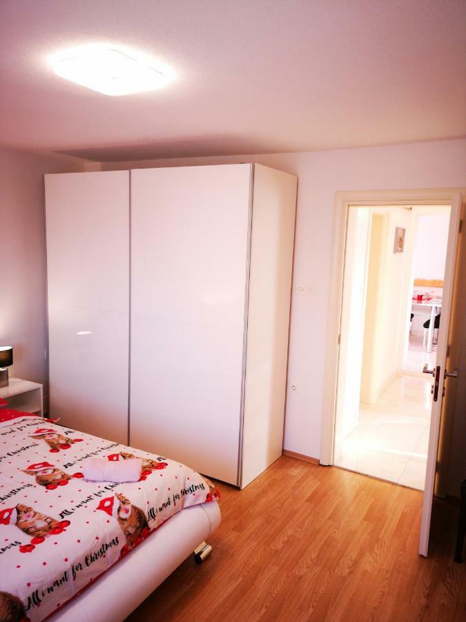 Apartman "Sabine Red" With Heated Pool Омишаль Экстерьер фото