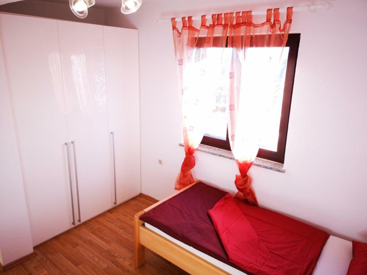 Apartman "Sabine Red" With Heated Pool Омишаль Экстерьер фото
