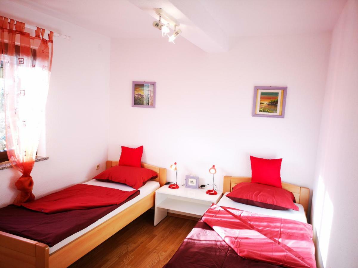 Apartman "Sabine Red" With Heated Pool Омишаль Экстерьер фото