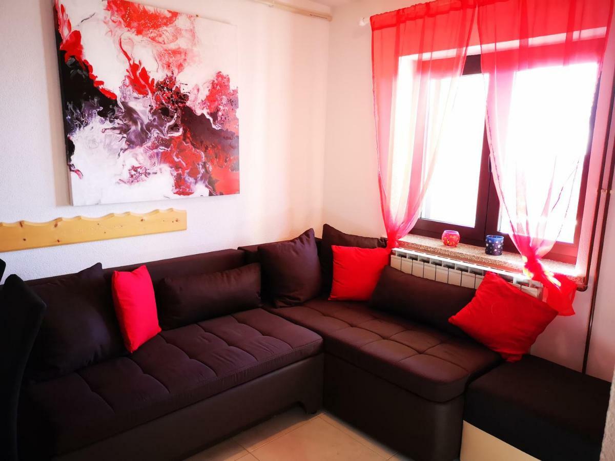 Apartman "Sabine Red" With Heated Pool Омишаль Экстерьер фото