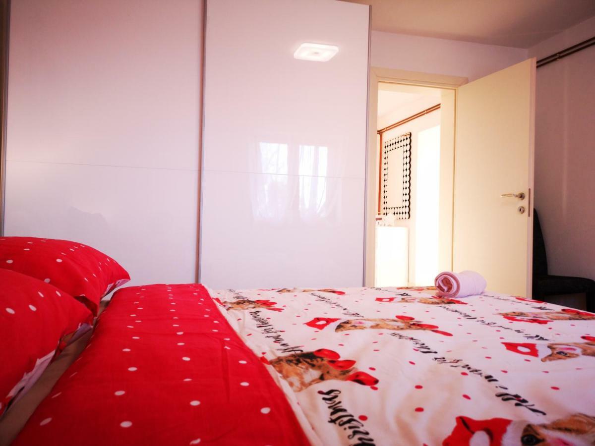 Apartman "Sabine Red" With Heated Pool Омишаль Экстерьер фото