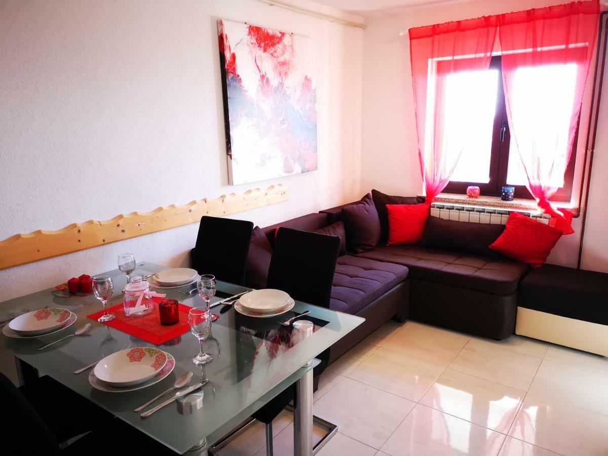 Apartman "Sabine Red" With Heated Pool Омишаль Экстерьер фото
